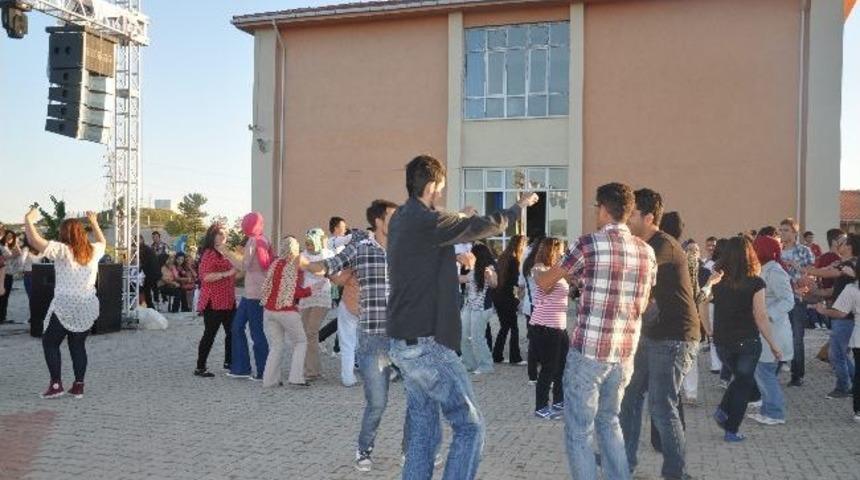 Emet Meslek Y&uuml;ksek Okulu'nda Bahar Şenlikleri