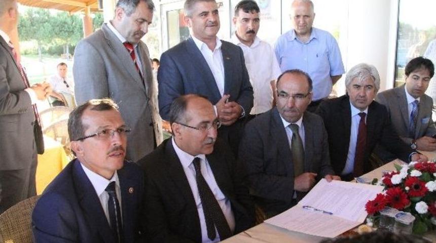 Akhisarlı İş Adamı Alhatoğlu'ndan Eğitime Destek