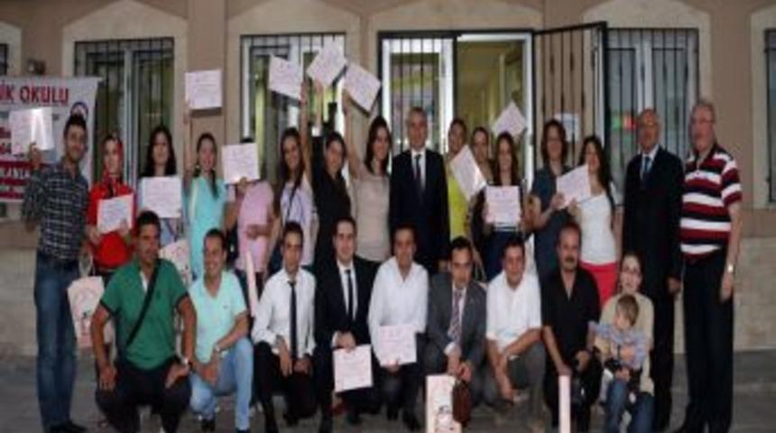 Denizli Evlilik Okulu'nda 12. D&ouml;nem Kursiyerler Sertifika Aldı