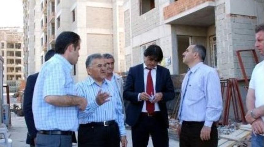 B&uuml;y&uuml;kkılı&ccedil;, Battalgazi Mahallesindeki Sosyal Konutların İnşaatını İnceledi