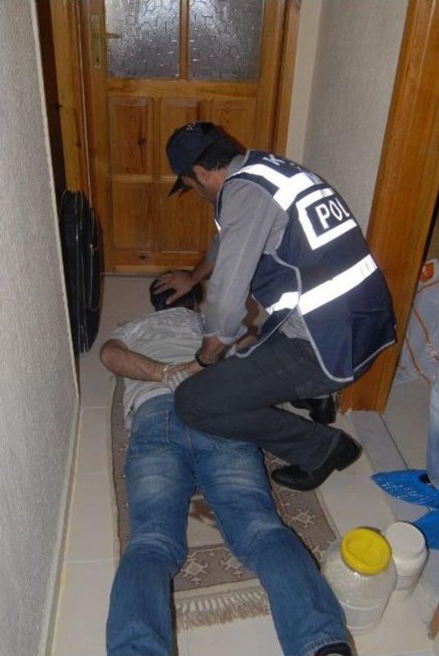 Evde Uyuşturucu Hap &Uuml;retimine Narkotik Baskını 2