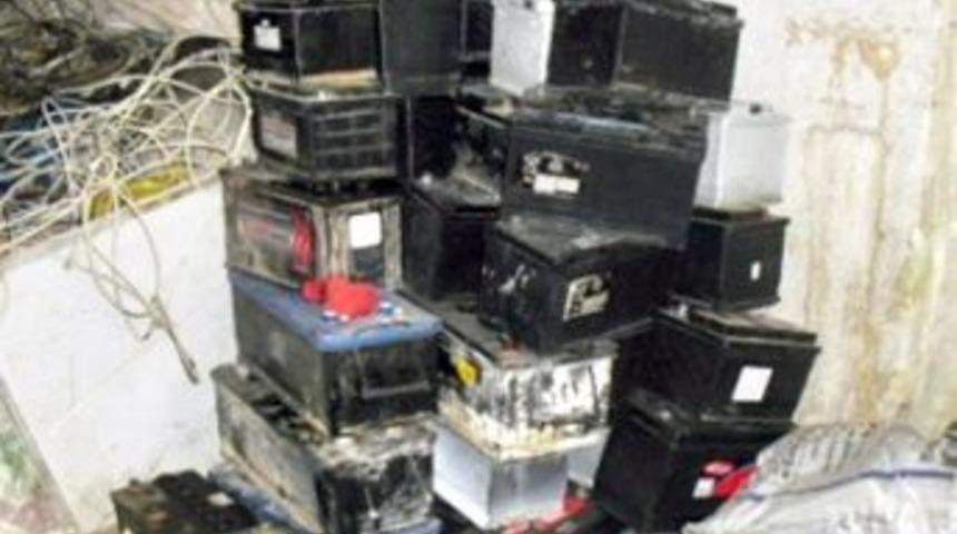 Kamyonlardan Ak&uuml; Hırsızlığına &Uuml;&ccedil; Tutuklama