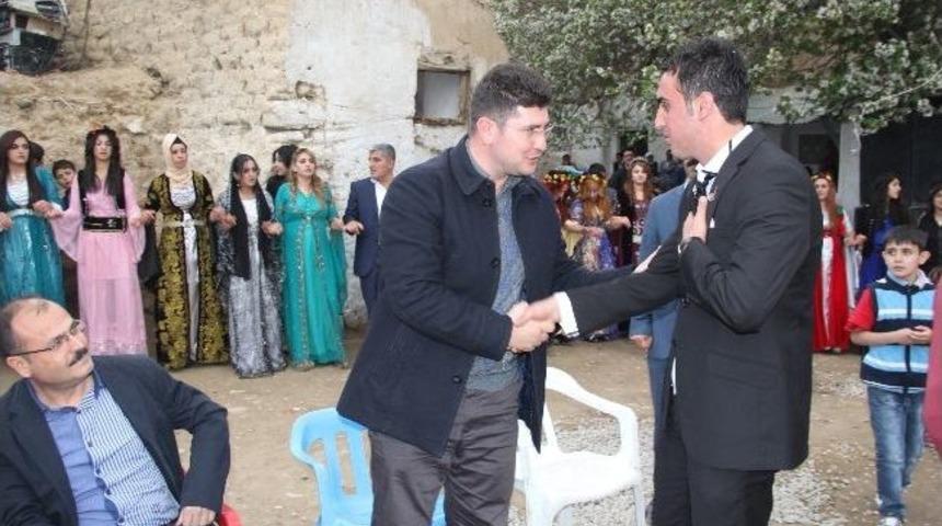 Kaymakam B&uuml;y&uuml;ks&ouml;ye D&uuml;ğ&uuml;nde Halay &Ccedil;ekti