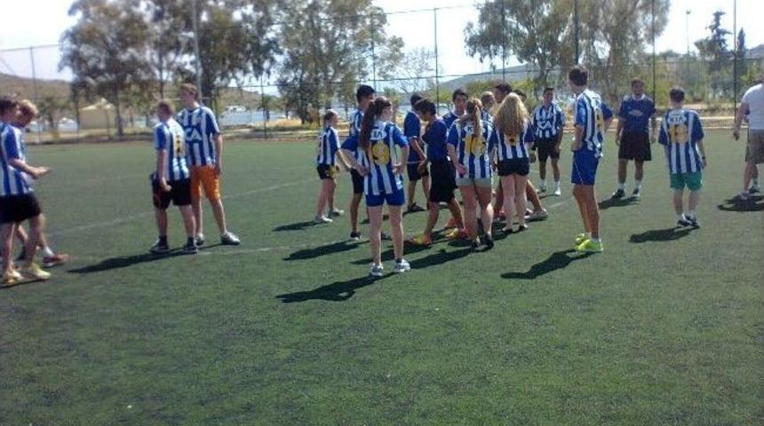 İsve&ccedil;li &Ouml;ğrenciler İle Dostluk Ma&ccedil;ı