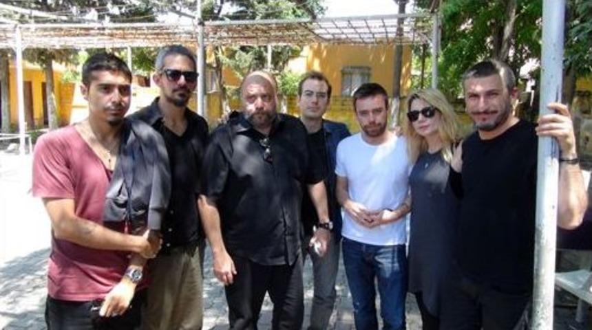 Sanat&ccedil;ılardan Reyhanlı'ya Taziye Ziyareti