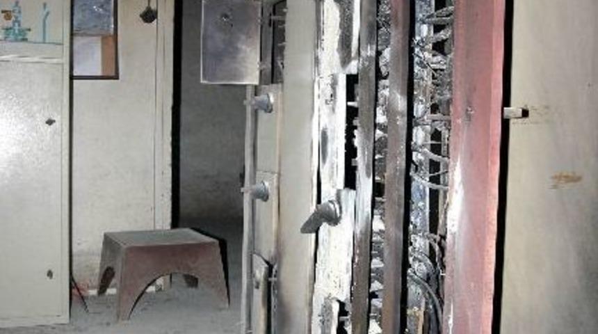 Patlayan Trafo Mahalleyi Kararttı