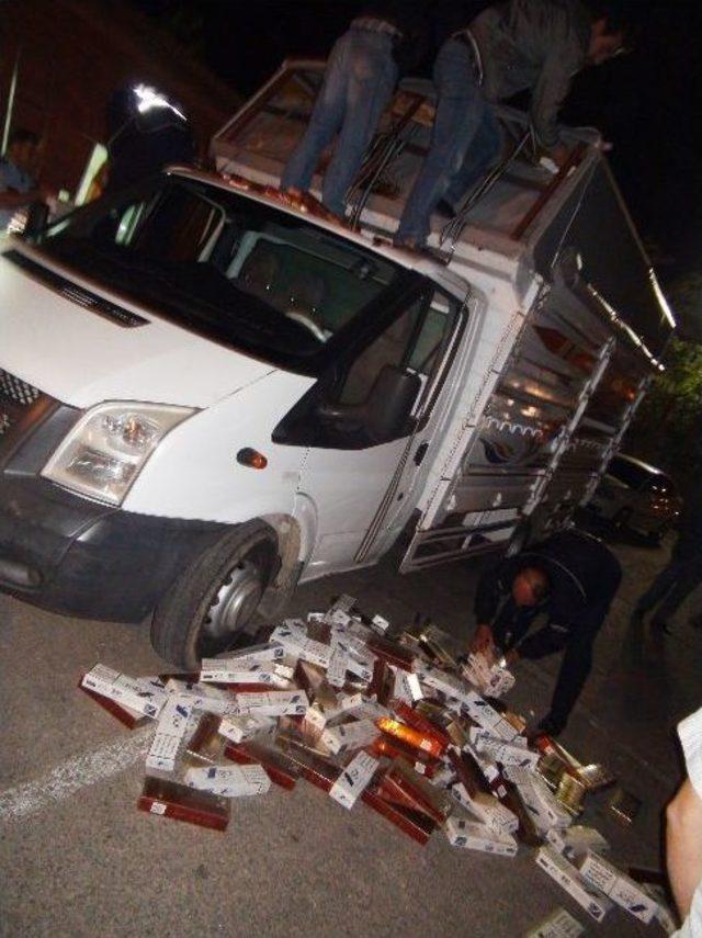 Kamyonetin Tavanından Ka&ccedil;ak Sigara &Ccedil;ıktı 1