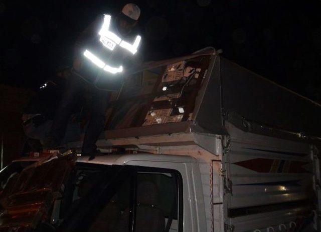 Kamyonetin Tavanından Ka&ccedil;ak Sigara &Ccedil;ıktı 2