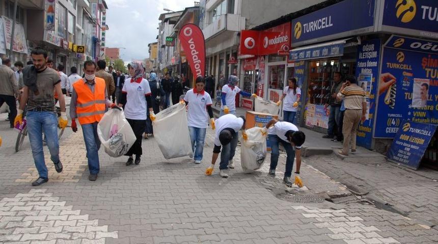 &Ouml;ğrenciler, &Ccedil;evreye Duyarlılığa Dikkat &Ccedil;ekmek I&ccedil;in &Ccedil;&ouml;p Topladı