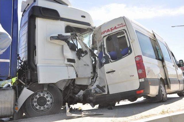 Afyonkarahisar’da Trafik Kazası:11 Yaralı