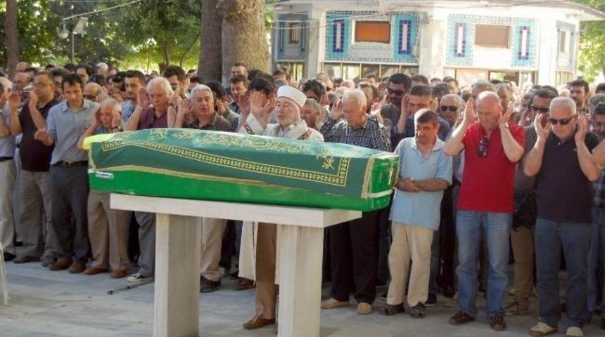 Trafik Kazasında Hayatını Kaybeden Ozan &Ccedil;etinel Toprağa Verildi