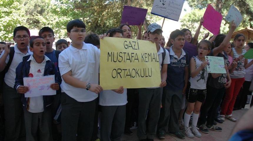 Uşak&rsquo;ta Veliler 4+4+4 Eğitim Sistemini Protesto Etti