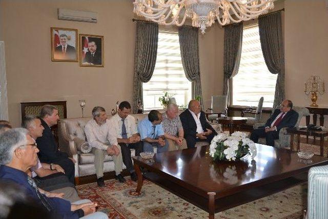 Vali Savaş Ziyaret&ccedil;ilerini Ağırlıyor 1