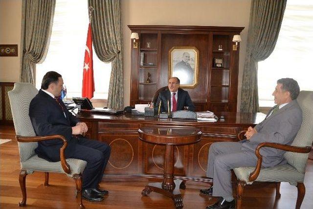 Vali Savaş Ziyaret&ccedil;ilerini Ağırlıyor 2