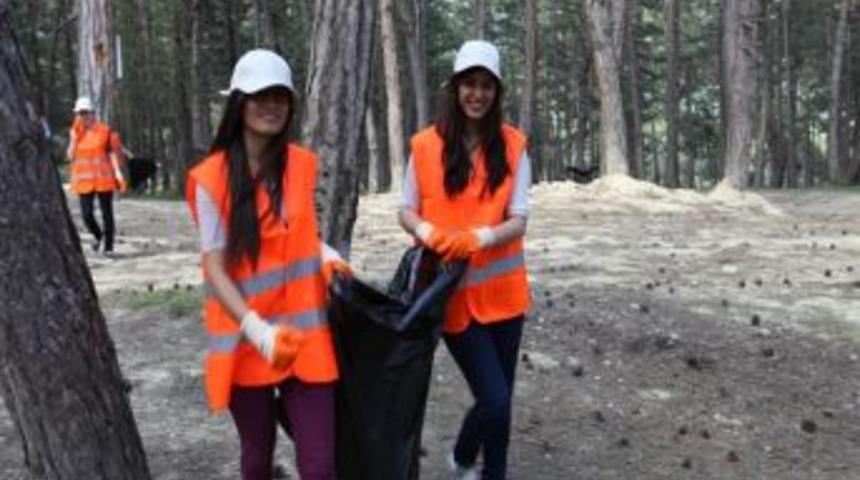 &Uuml;niversiteli &Ouml;ğrenciler Doğa Temizliği Yaptı