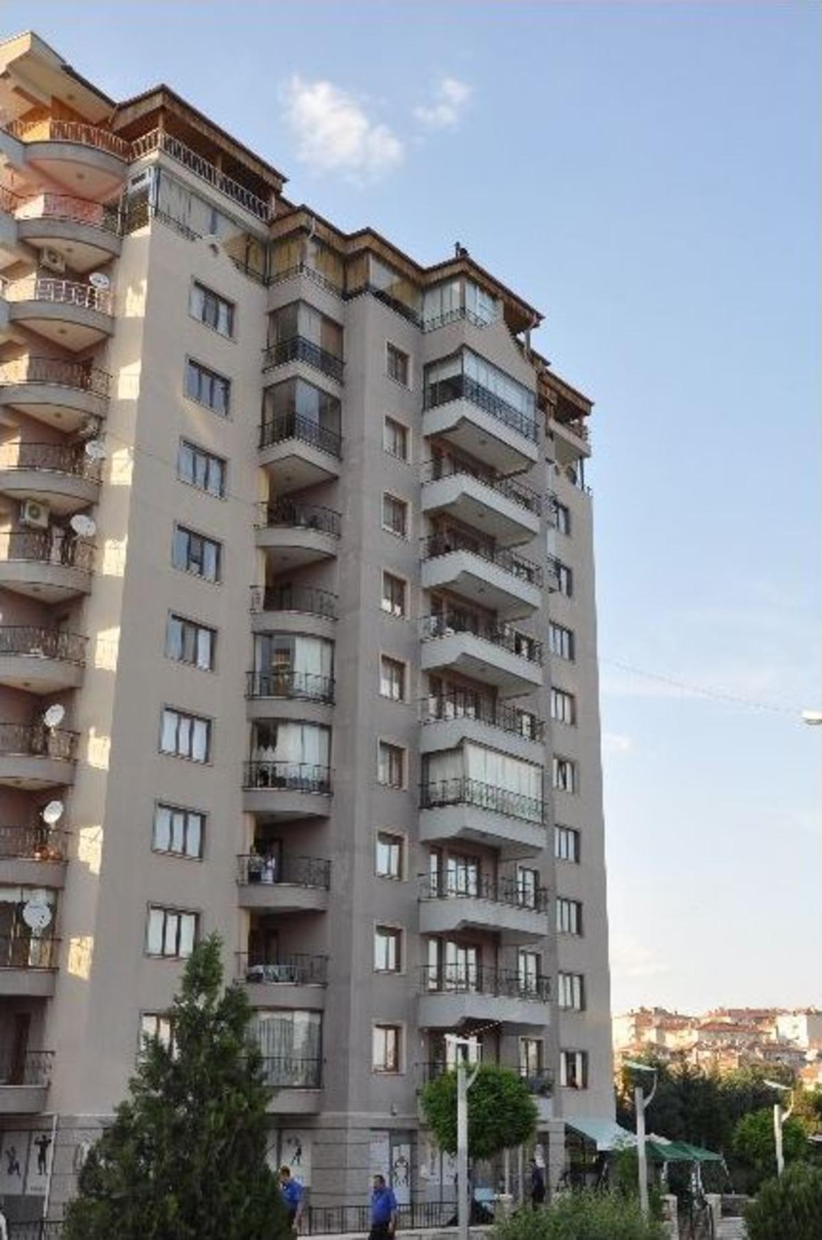 &Ccedil;ocuğuna Ameliyat Parası Bulamayınca İntihara Kalkıştı