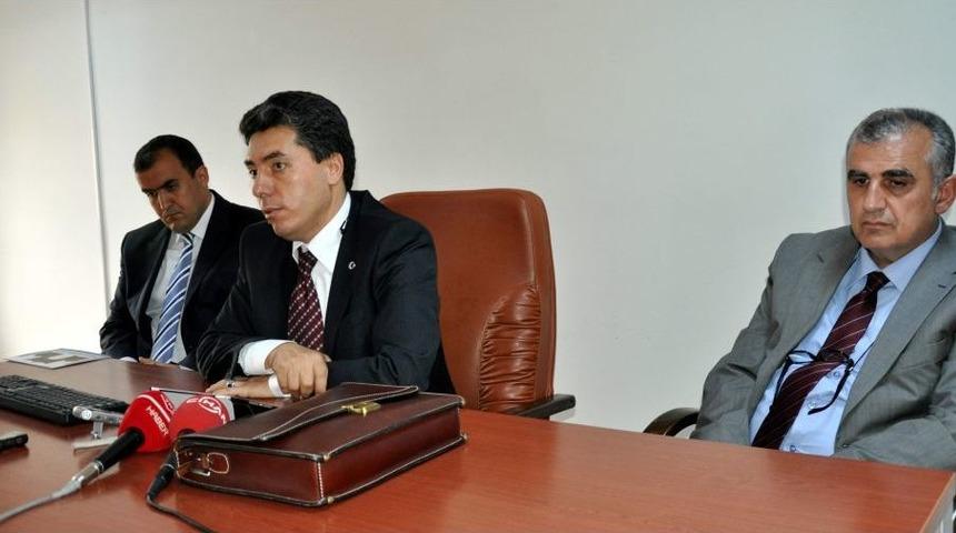 Vali Cengiz'den Memurlara: Vatandaşlara G&uuml;ler Y&uuml;z G&ouml;sterin