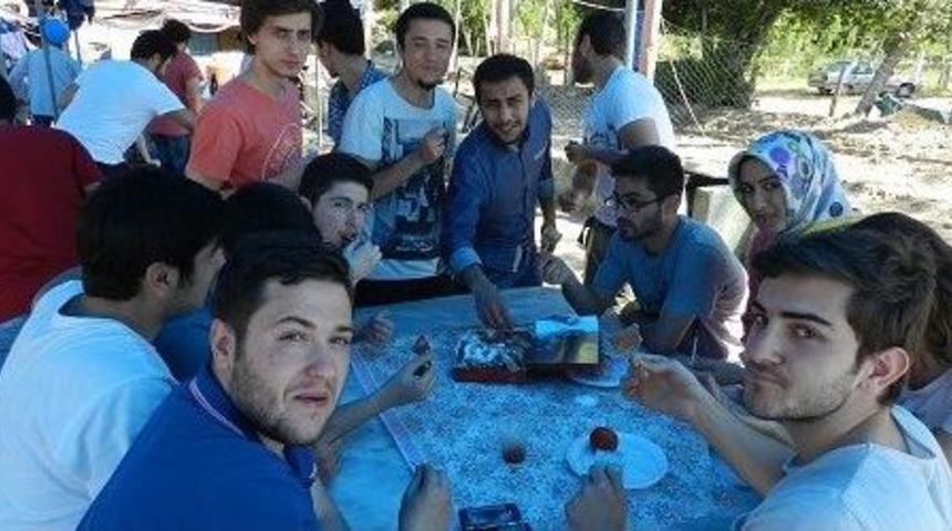 &Uuml;niversite &Ouml;ğrencileri İle Emniyet Personeli Aileleri Piknikte Buluştu