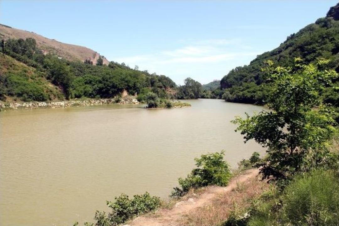 Doğa Harikası Sera G&ouml;l&uuml; &Ccedil;&ouml;pl&uuml;ğe D&ouml;nd&uuml;