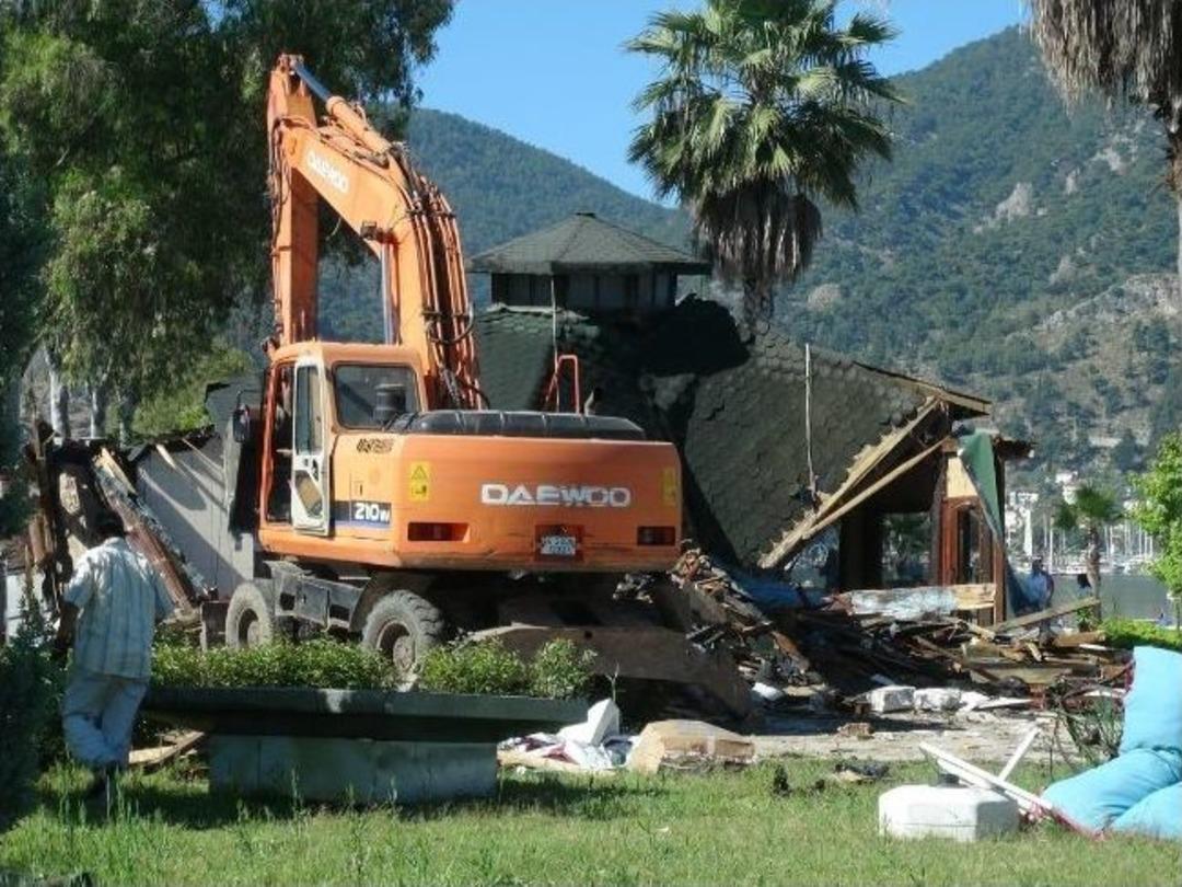 Fethiye'de Sahildeki Resttaurant Yıkıldı