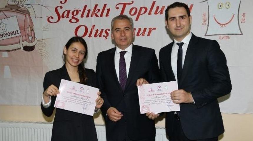 Denizli'de Evlilik Okulu Yeni Mezunlarını Verdi
