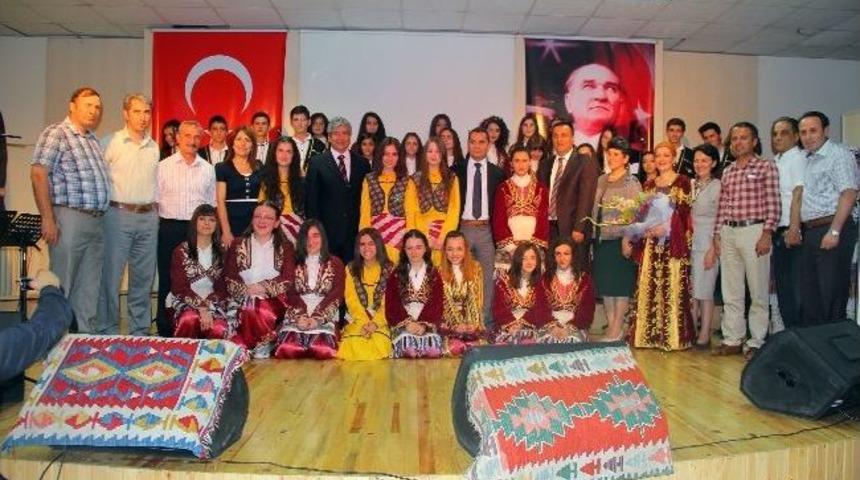 Lise &Ouml;ğrencilerinden T&uuml;rk Halk M&uuml;ziği Konseri