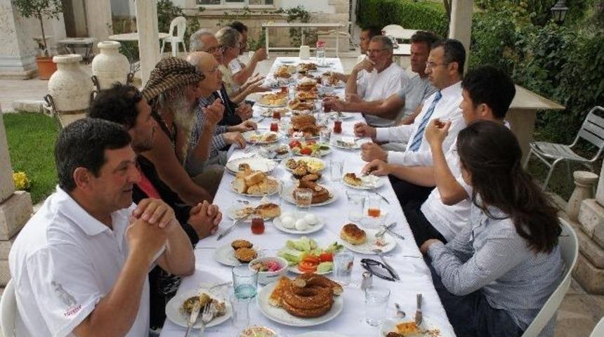 Vali Demir, Koloni Sanat&ccedil;ıları İle Buluştu