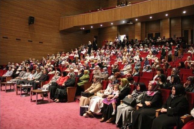 Kursiyerler Sertifikalarını Düzenlenen Törenle Aldı