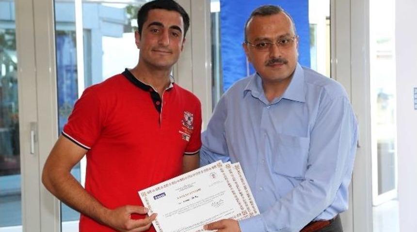 Kocaeli'de Eğitim G&ouml;ren İtfaiyeciler Sertifikalarını Aldı