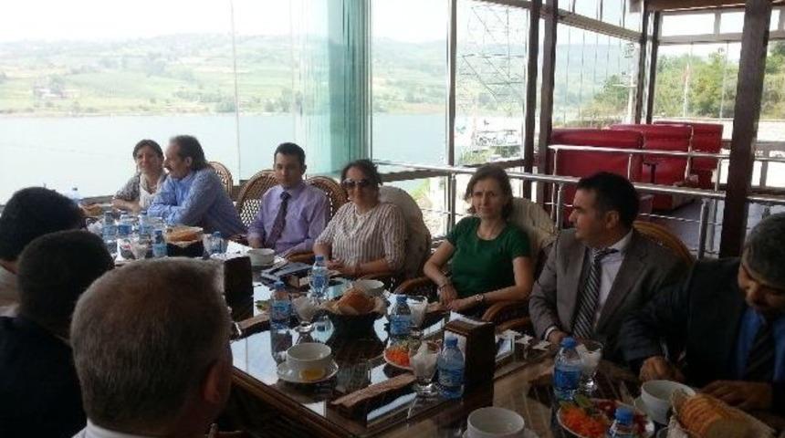 Mali Hizmetler M&uuml;d&uuml;rleri G&ouml;r&uuml;ş Alışverişinde Bulundu