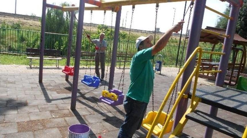 İzmit&rsquo;te Parklarda S&uuml;rekli Bakım