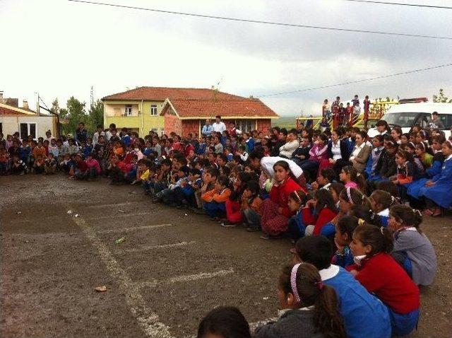 Siverek &Ccedil;ıkrık K&ouml;y&uuml; Raif Mumcu Okulunda Şenlik 1