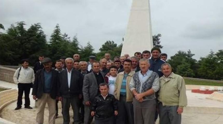 K&ouml;y İmamı, Cemaatini &Ccedil;anakkale&rsquo;ye G&ouml;t&uuml;rd&uuml;