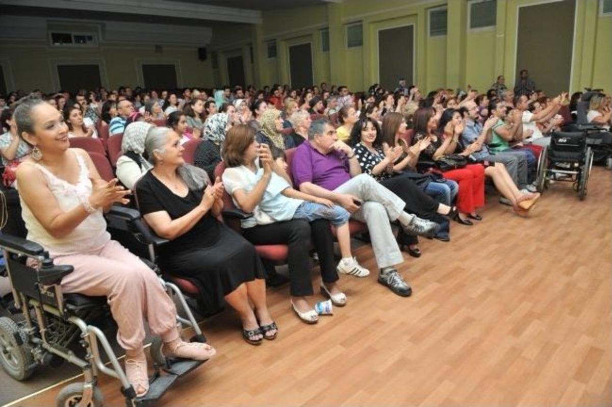 Buca&rsquo;da İsimsiz Kahramanlar&rsquo;a B&uuml;y&uuml;k Alkış