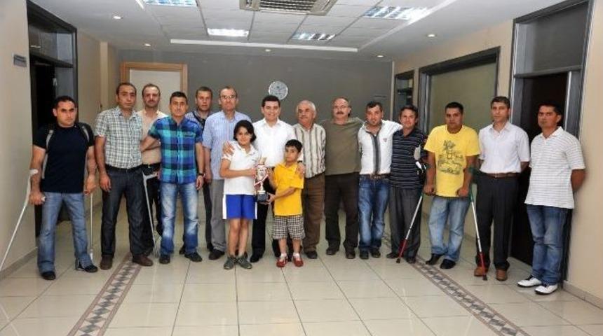 Başkan T&uuml;t&uuml;nc&uuml;&rsquo;den Sporculara Destek