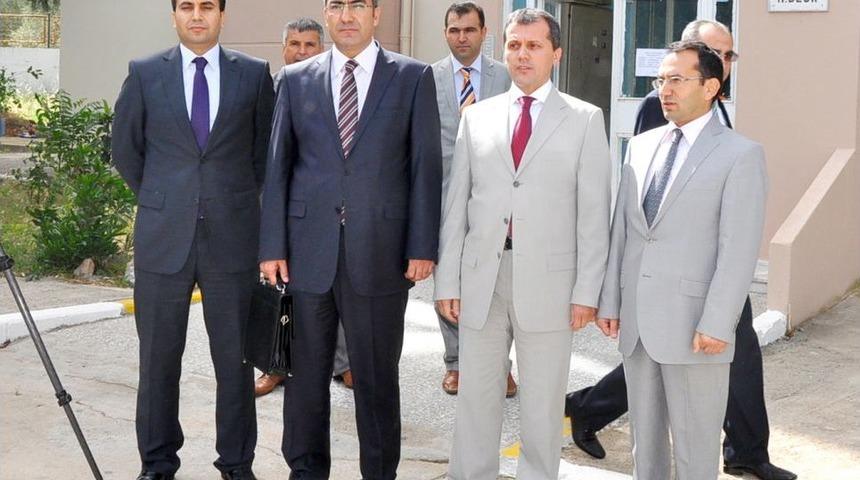 Saldırıya Uğrayan Cezaevi M&uuml;d&uuml;r&uuml; &Ccedil;apacı'ya Ge&ccedil;miş Olsun Ziyareti