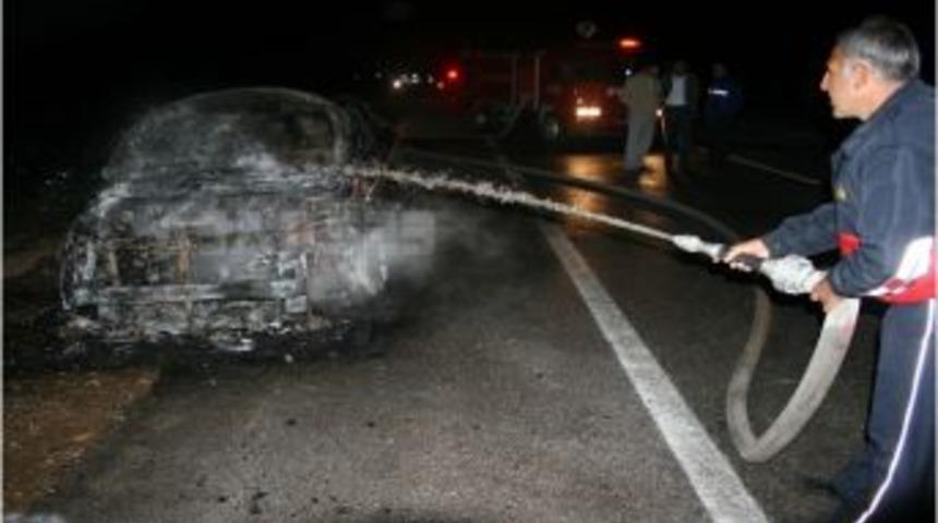 Seyir halindeki ara&ccedil; alev aldı