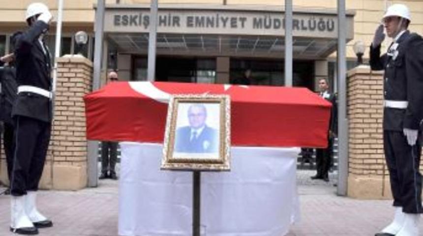 Emniyet M&uuml;d&uuml;r&uuml; Kuru'nun Cenazesi Sakarya'ya Uğurlandı