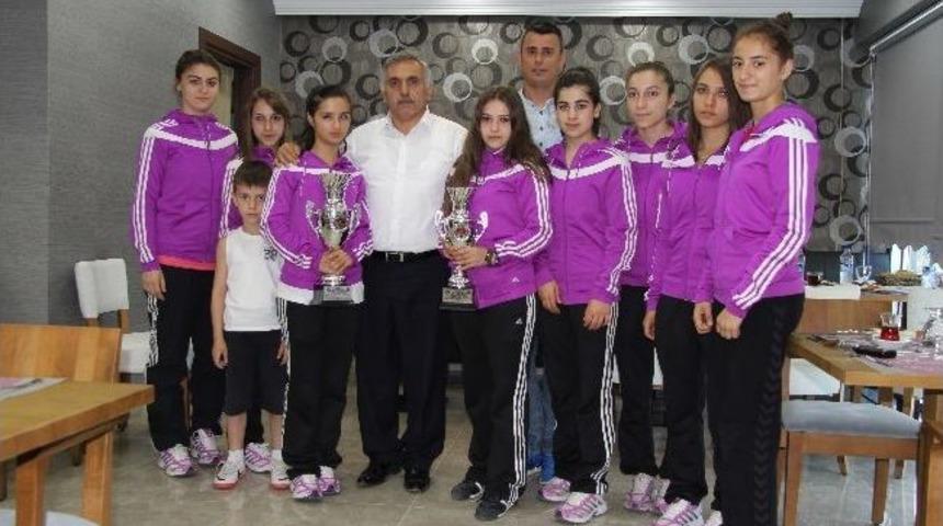 Hendek&rsquo;in Gururları Sırbistan&rsquo;a Gidiyor