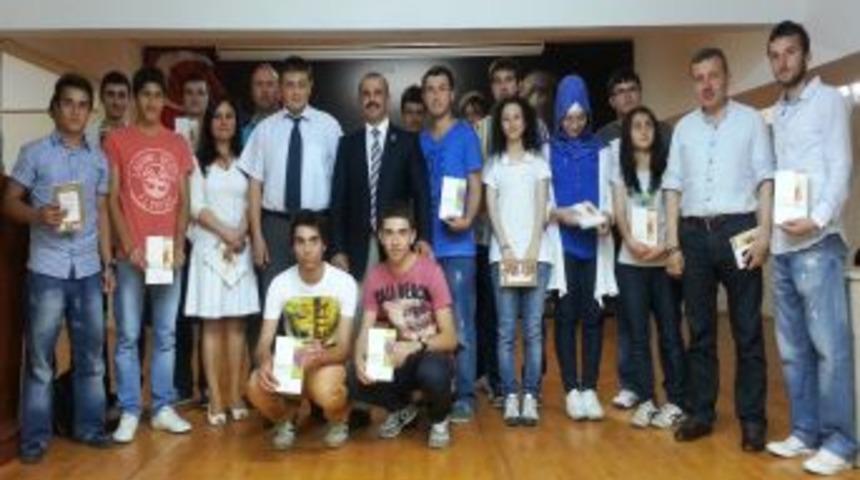 Samsun Gen&ccedil;lik Merkezi M&uuml;d&uuml;rl&uuml;ğ&uuml;, &Ouml;ğrencileri Bilin&ccedil;lendiriyor