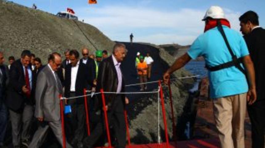 Bakan Yıldırım: &Uuml;&ccedil;&uuml;nc&uuml; K&ouml;pr&uuml; Ile Seyahat Eziyetten Zevke D&ouml;n&uuml;şecek