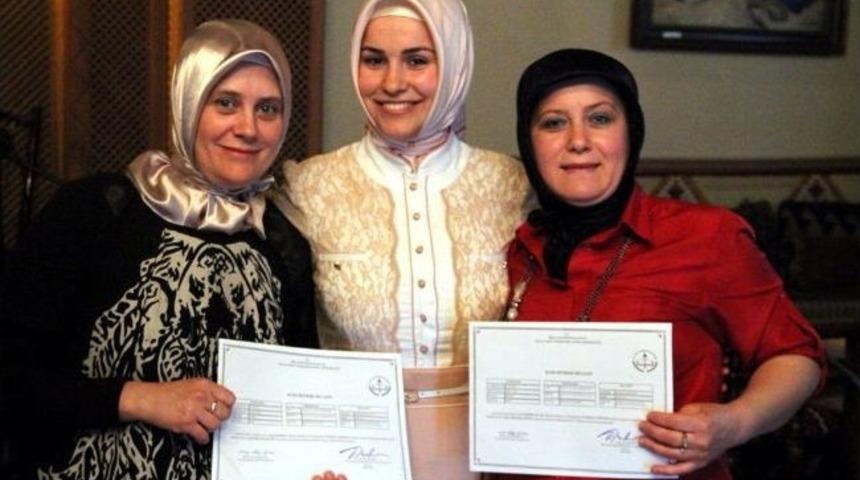 Kursiyerlerin Sertifika Sevinci