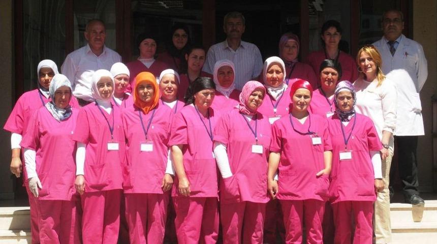 Yaşlı Ve Hasta Bakımı Refakat&ccedil;i Kursunun Teorik B&ouml;l&uuml;m&uuml; Sona Erdi