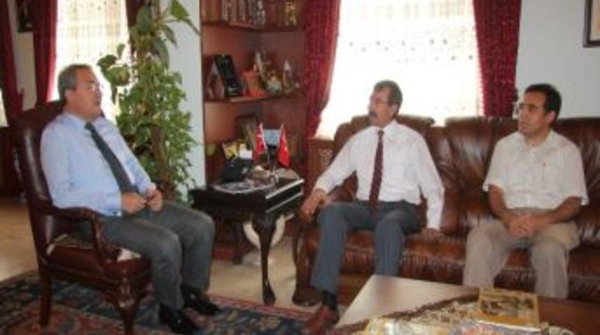 Cumhuriyet İlkokulu Ve Orta Okulu Y&ouml;neticileri, &Uuml;nver&rsquo;i Ziyaret Etti