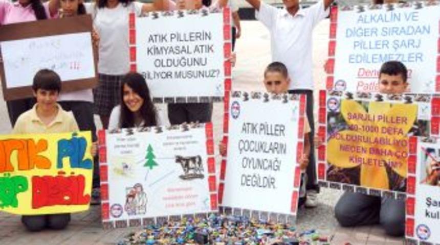 &Ouml;ğrenciler, Atık Pilin &Ccedil;evreye Verdiği Zarara Dikkat &Ccedil;ekti