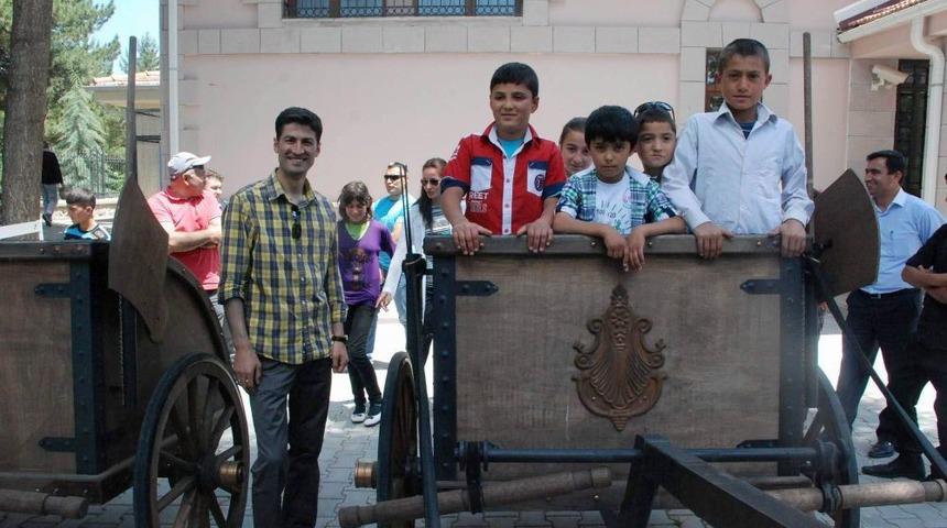Aydıncık Kaymakamlığı Hami-Yet &Ccedil;ocuklarına Gezi D&uuml;zenledi