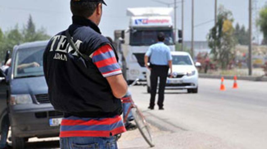 Adana'da bomba y&uuml;kl&uuml; ara&ccedil; iddiası!