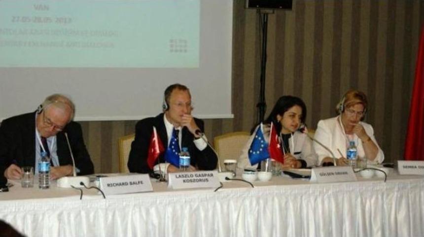 Van'da "geleceğe Y&ouml;nelik Beklentiler" Sempozyumu Sona Erdi