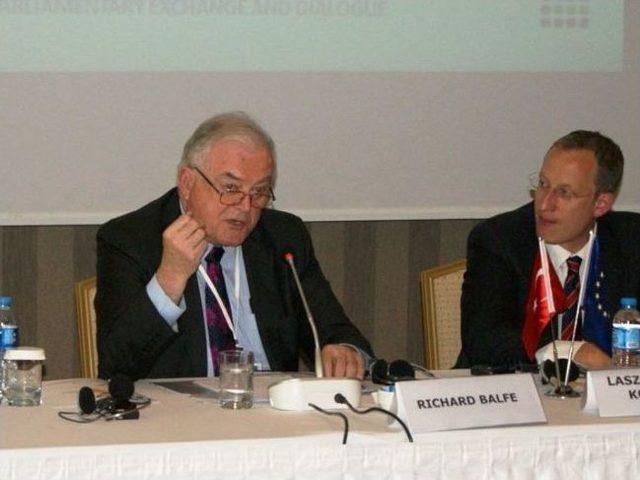 Van da "geleceğe Yönelik Beklentiler" Sempozyumu Sona Erdi 1