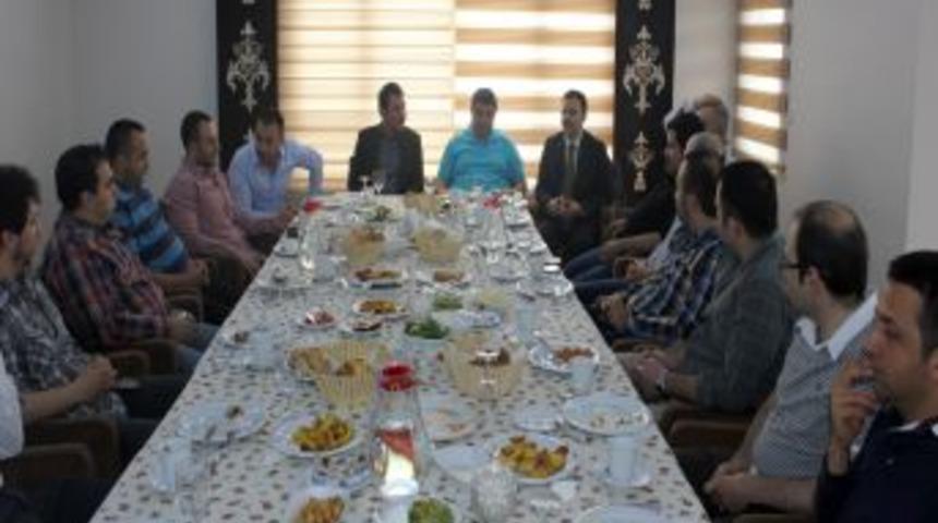 Samanyolu Mezunu Işadamları Ile Kahvaltıda Buluştu